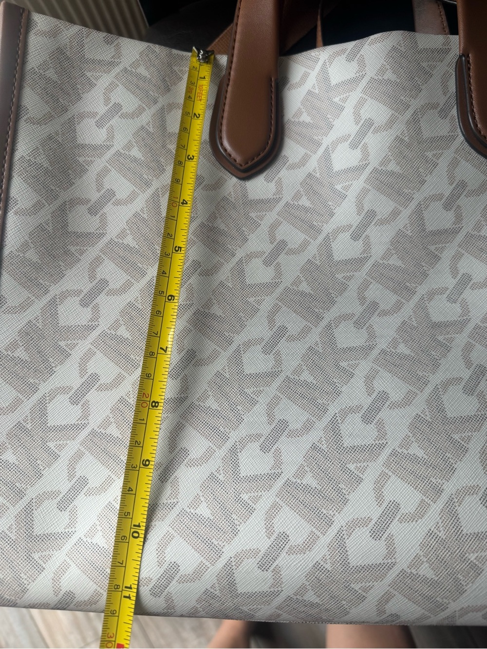 Michael Kors Gigi Large Tote Bag Beige and Brown caryall with Adjustable Strap - Picture 14 of 16